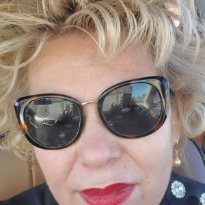 Meet your Posher, Leticia